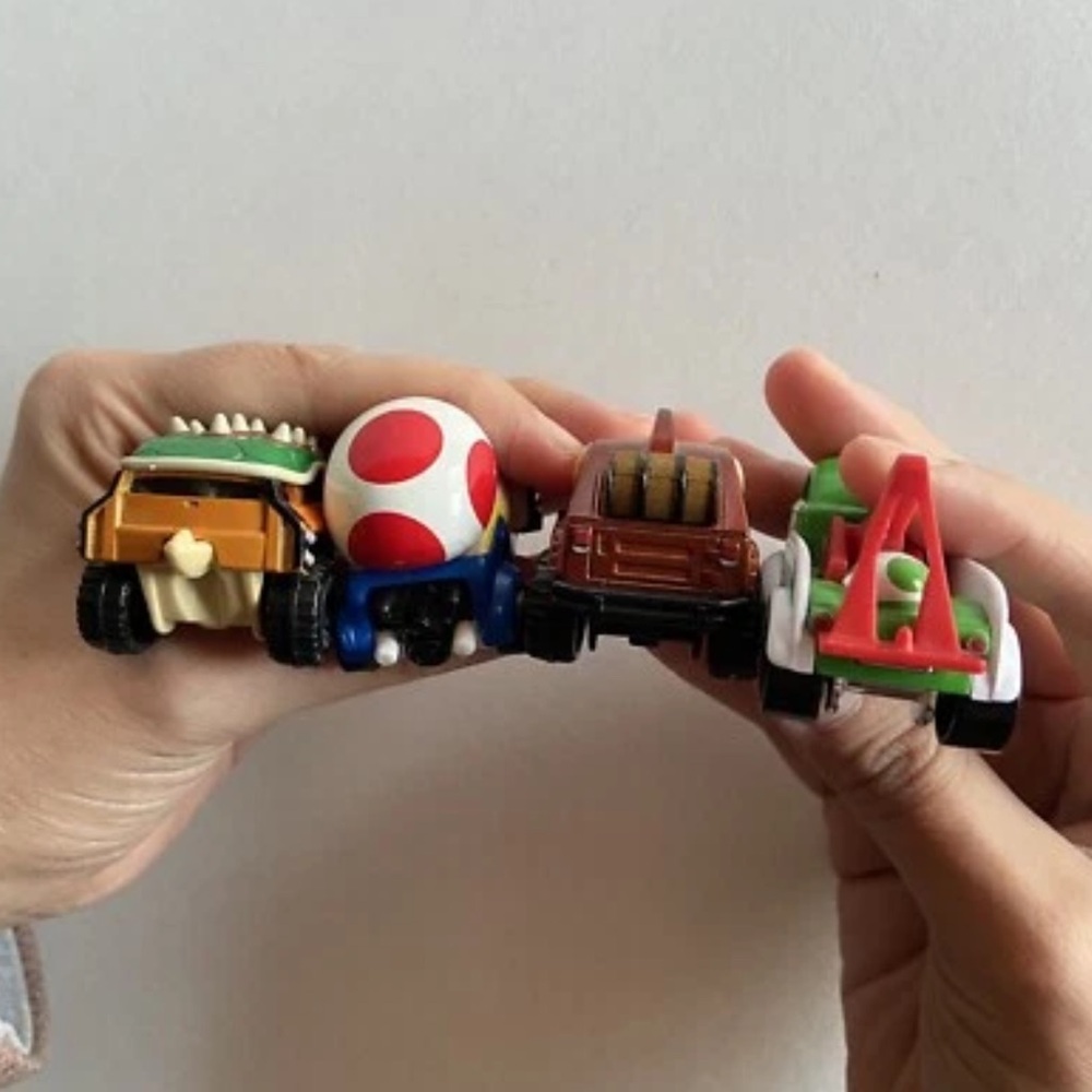 Lot-4 Mario Bros. Hot Wheels Die Cast Toy cars, Yoshi, Donkey Kong, Bowser, Toad - Picture 5 of 16